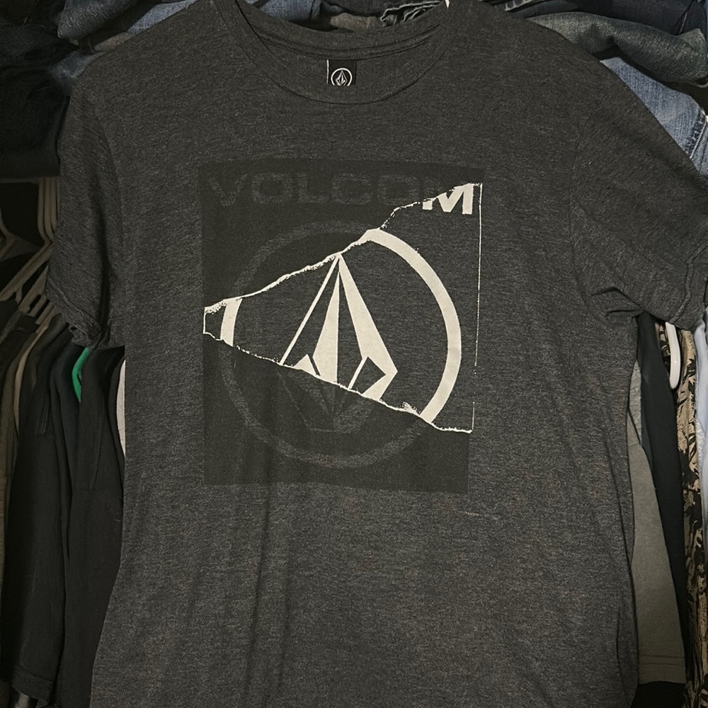 Men’s black Volcom shirt size M